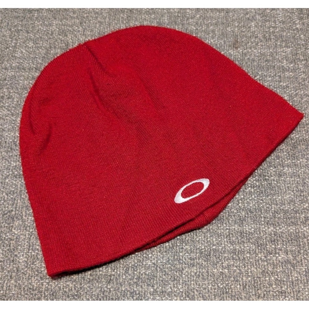 Vintage Y2K OAKLEY Hat Red Knit Embroidered Centred Logo Beanie Skullcap Skater